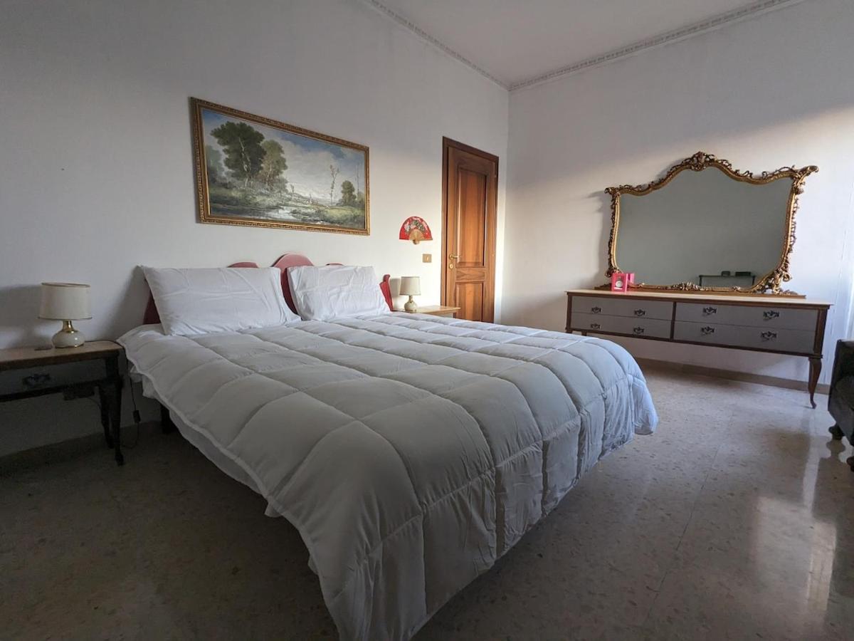 Spacious In Centre *