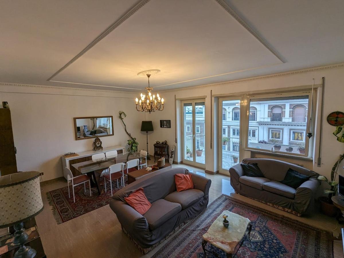 Spacious In Centre Apartment *